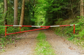 barrier-2321854_1920