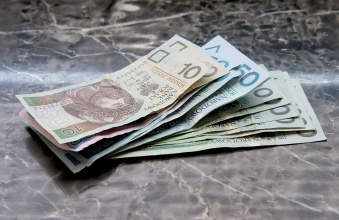 polskie bankntoty 10, 50 i 100 zl