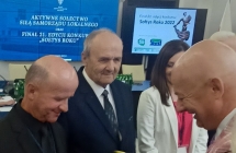 Jerzy Fratczak otrzymuje statuetke