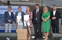 Wójt z wyróżnionymi rolnikami