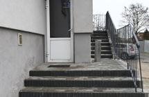 schody z kostki i drzw