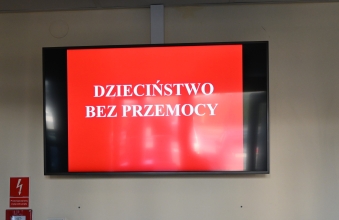 czerwony wyświetlacz z hasłem 
