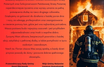 tekst zyczen z okazji dnia strazaka na pomaranczowo czerwonym tle obok strazak na tle plonacego domu