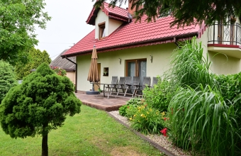 dom wśród zieleni